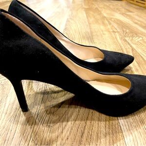 Black velvet pumps